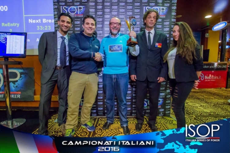 Premiazione a Dario De Toffoli Player of the Yaer 6-Max 2016.jpeg